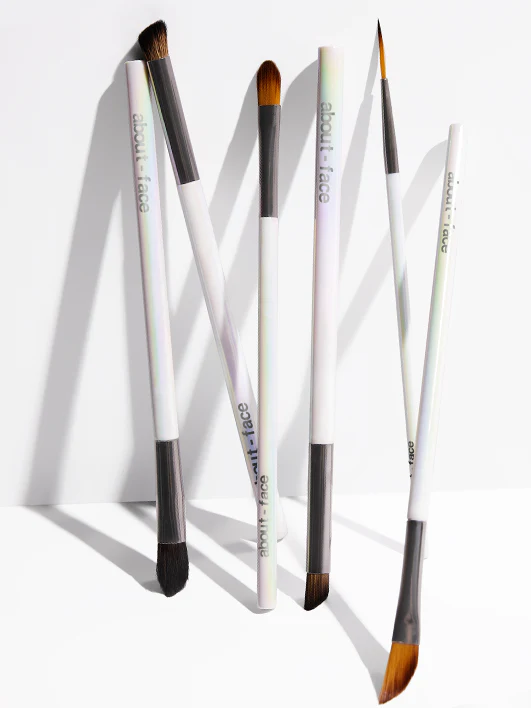 Define + Blend Crease Cream Brush - Image 4